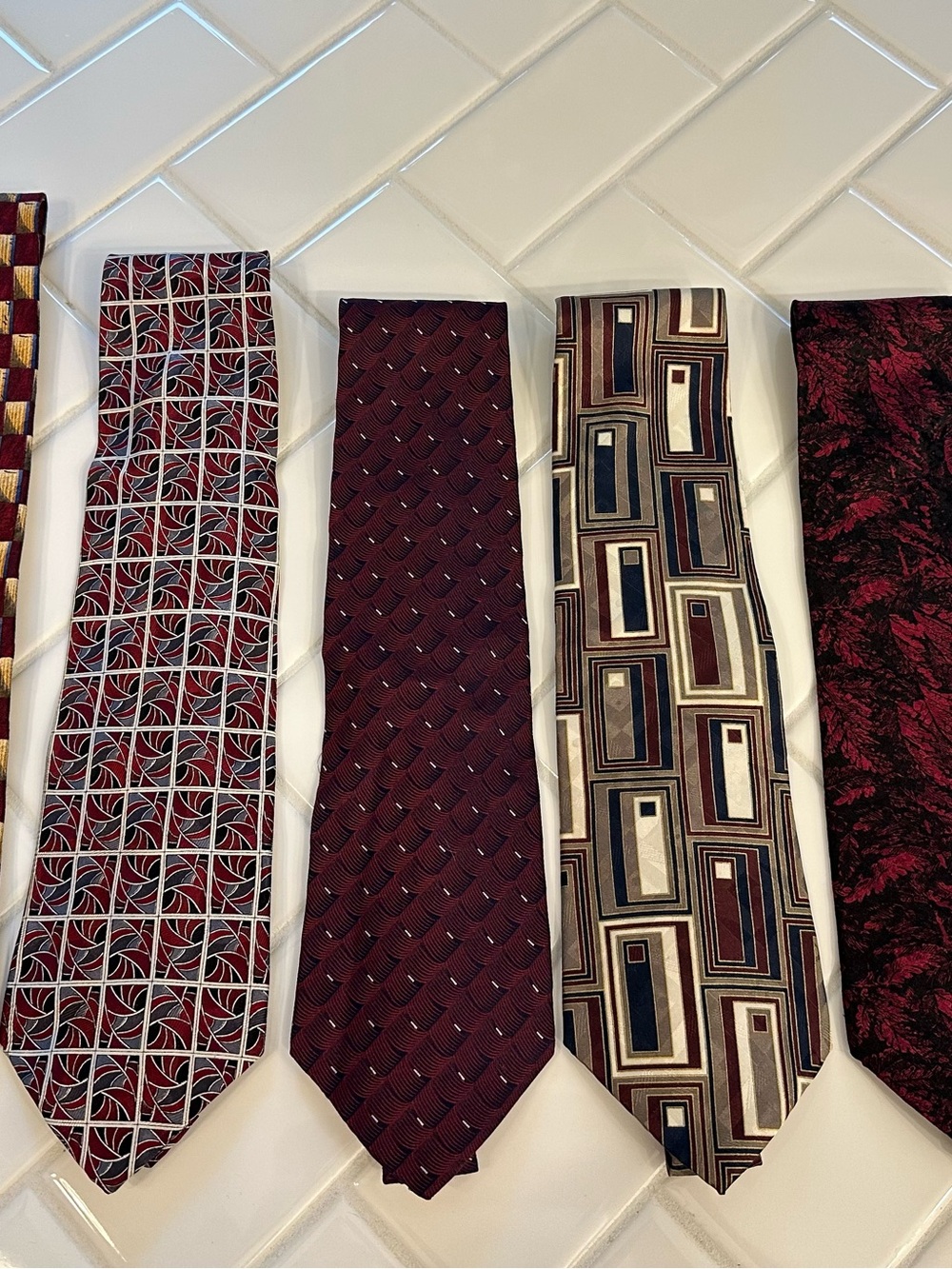 Men's silk tie lot of (6) reds Burgundy maroon various brands